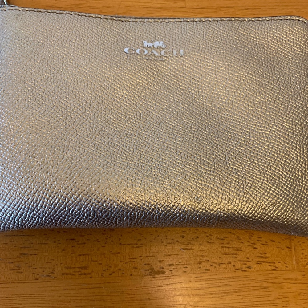 Coach Wristlet Gold - Picture 2 of 5